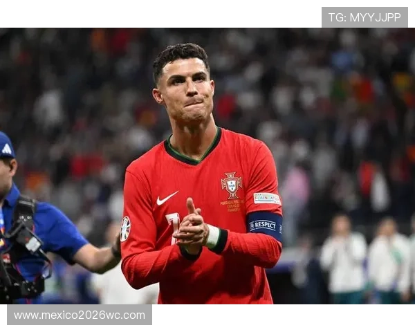 世界杯图片大全高清大图,展现球员风采与比赛激烈场面 世界杯图片大全高清大图,展现球员风采与比赛激烈场面