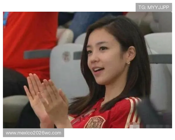 韩国女球迷在世界杯赛场上的精彩表现与感人瞬间深度解析她们如何成为赛场上一道亮丽的风景线